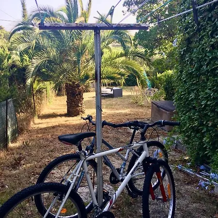 Apartment Large Private Garden, Quiet 2-bedroom Apartment, Air Conditioning, Wifi, Parking