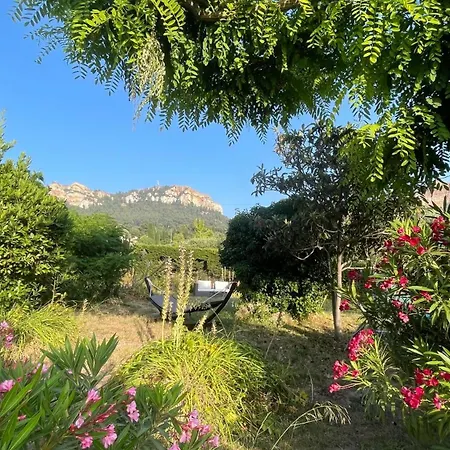 Apartment Large Private Garden, Quiet 2-bedroom Apartment, Air Conditioning, Wifi, Parking *