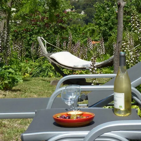 Large Private Garden, Quiet 2-bedroom Apartment, Air Conditioning, Wifi, Parking * קסיס