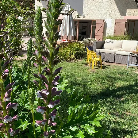 Apartment Large Private Garden, Quiet 2-bedroom Apartment, Air Conditioning, Wifi, Parking *