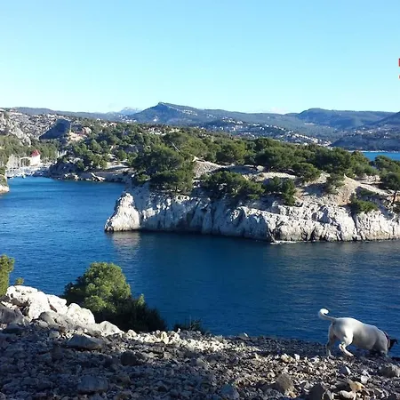 Large Private Garden, Quiet 2-bedroom Apartment, Air Conditioning, Wifi, Parking * Cassis