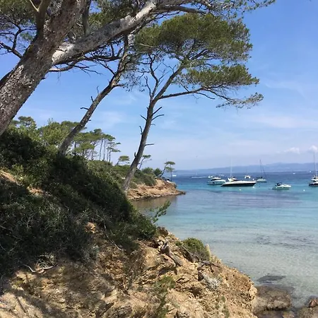 Apartment Large Private Garden, Quiet 2-bedroom Apartment, Air Conditioning, Wifi, Parking