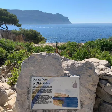 Large Private Garden, Quiet 2-bedroom Apartment, Air Conditioning, Wifi, Parking