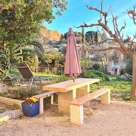 Apartment Large Private Garden, Quiet 2-bedroom Apartment, Air Conditioning, Wifi, Parking