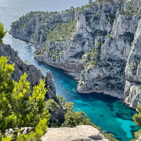 Large Private Garden, Quiet 2-bedroom Apartment, Air Conditioning, Wifi, Parking Apartment *