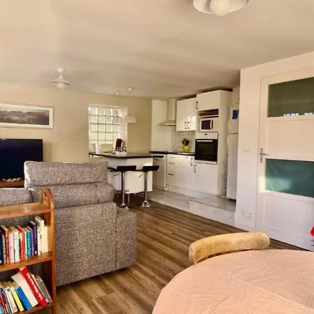 Large Private Garden, Quiet 2-bedroom Apartment, Air Conditioning, Wifi, Parking * Cassis