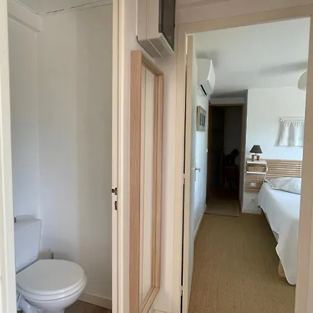 Apartment Large Private Garden, Quiet 2-bedroom Apartment, Air Conditioning, Wifi, Parking *