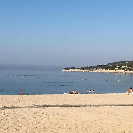Lejlighed Large Private Garden, Quiet 2-bedroom Apartment, Air Conditioning, Wifi, Parking Cassis