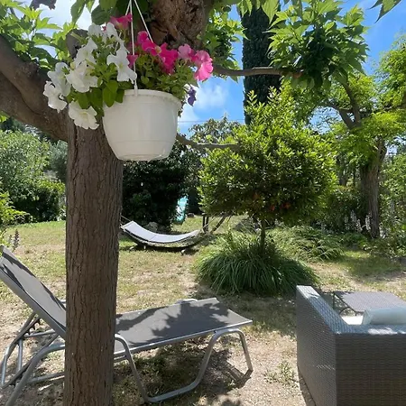 Lejlighed Large Private Garden, Quiet 2-bedroom Apartment, Air Conditioning, Wifi, Parking Cassis