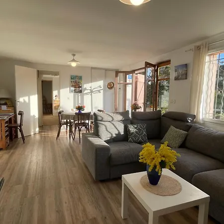 Large Private Garden, Quiet 2-bedroom Apartment, Air Conditioning, Wifi, Parking Apartment