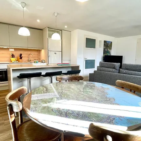 Large Private Garden, Quiet 2-bedroom Apartment, Air Conditioning, Wifi, Parking * Cassis