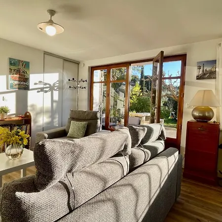 Apartment Large Private Garden, Quiet 2-bedroom Apartment, Air Conditioning, Wifi, Parking