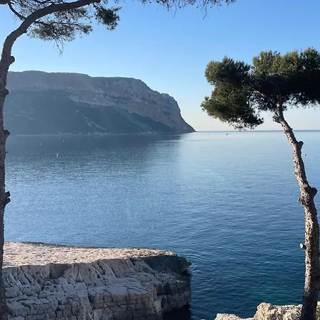 Large Private Garden, Quiet 2-bedroom Apartment, Air Conditioning, Wifi, Parking * Cassis