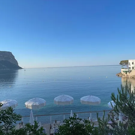 Daire Large Private Garden, Quiet 2-bedroom Apartment, Air Conditioning, Wifi, Parking Cassis