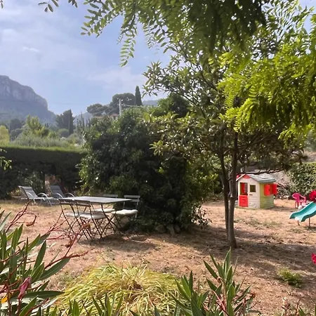 Large Private Garden, Quiet 2-bedroom Apartment, Air Conditioning, Wifi, Parking Apartment *