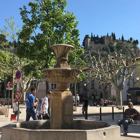 Large Private Garden, Quiet 2-bedroom Apartment, Air Conditioning, Wifi, Parking Apartment