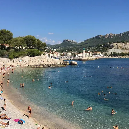 Large Private Garden, Quiet 2-bedroom Apartment, Air Conditioning, Wifi, Parking * Cassis