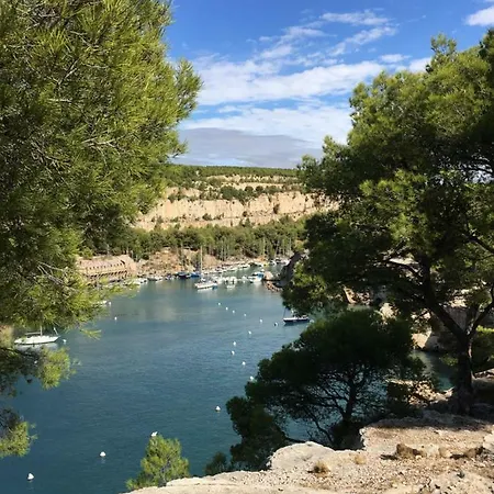 Apartment Large Private Garden, Quiet 2-bedroom Apartment, Air Conditioning, Wifi, Parking *