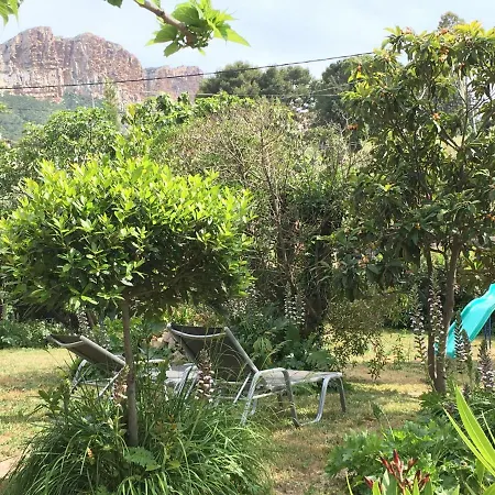 Large Private Garden, Quiet 2-bedroom Apartment, Air Conditioning, Wifi, Parking Lejlighed