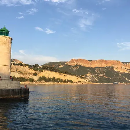 Apartment Large Private Garden, Quiet 2-bedroom Apartment, Air Conditioning, Wifi, Parking *