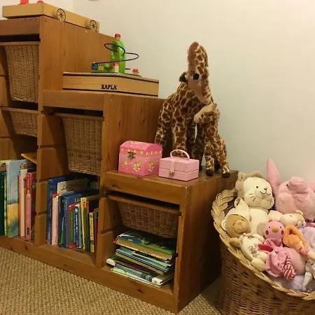 Large Private Garden, Quiet 2-bedroom Apartment, Air Conditioning, Wifi, Parking *